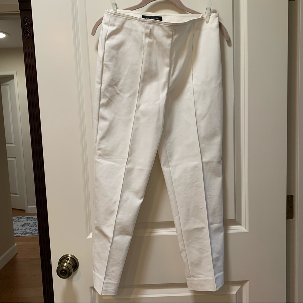 St. John knit ankle pants ivory color. Size 4 light stretch great condition